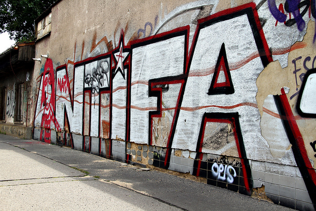 "Antifa Graff" by Ludwig van standard lamp ©2011